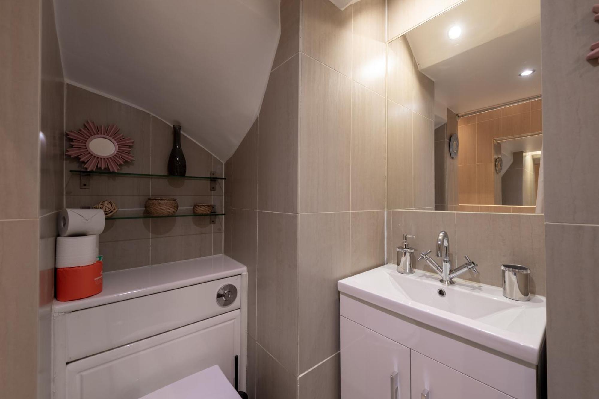 Spacious Comfy 2Br Flat Appartement Londen Buitenkant foto