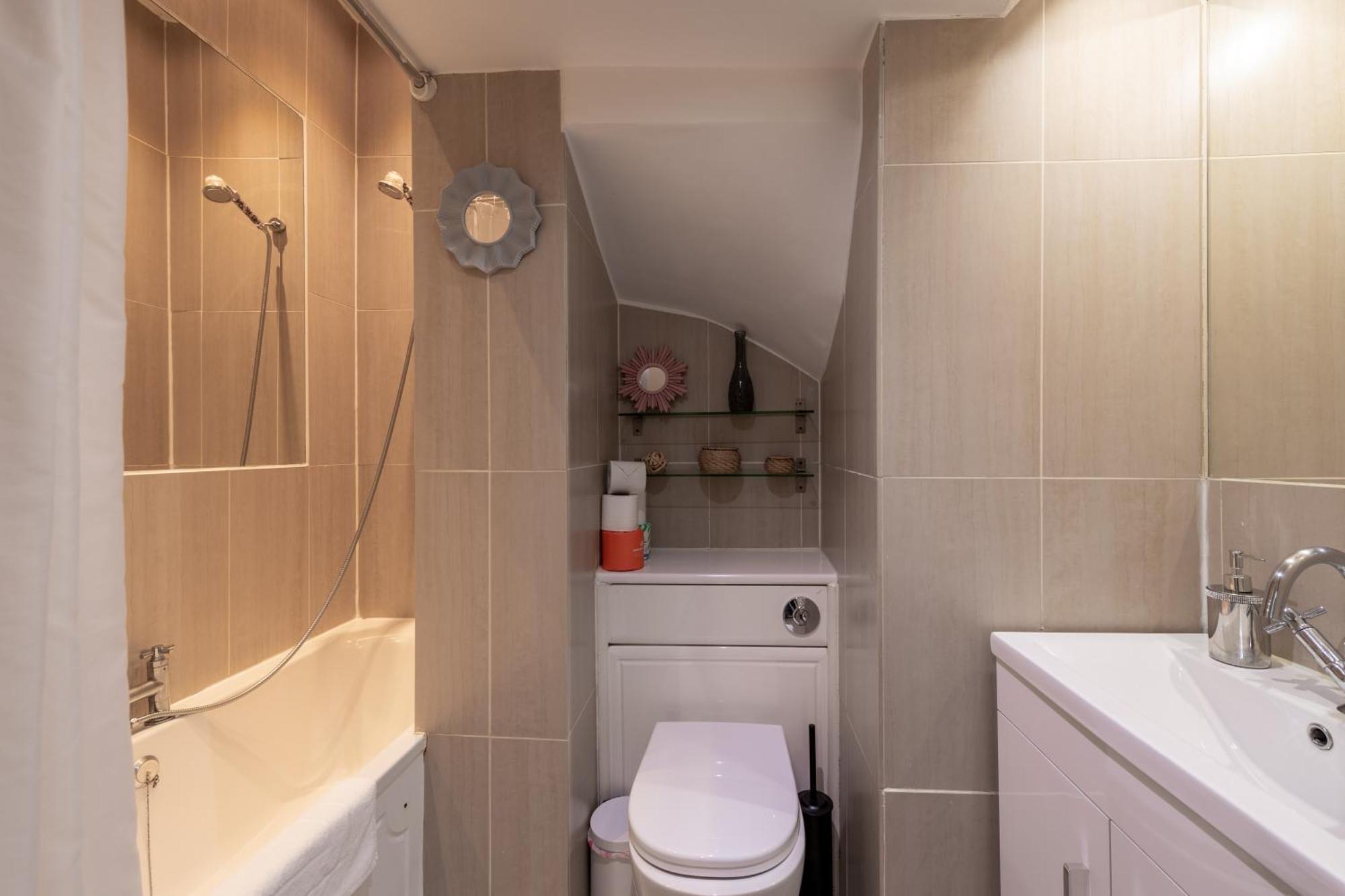 Spacious Comfy 2Br Flat Appartement Londen Buitenkant foto